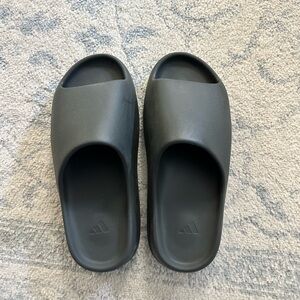 Yeezy slides slate gray